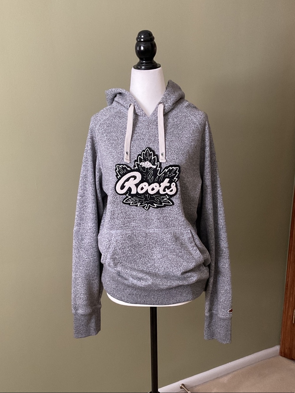 Roots Canada Grey Marled Hoodie – Oversized XS – Maple Leaf Logo
